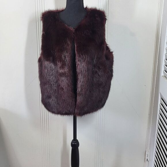 Olivia & Grace Faux Fur Burgundy Vest - Picture 4 of 7